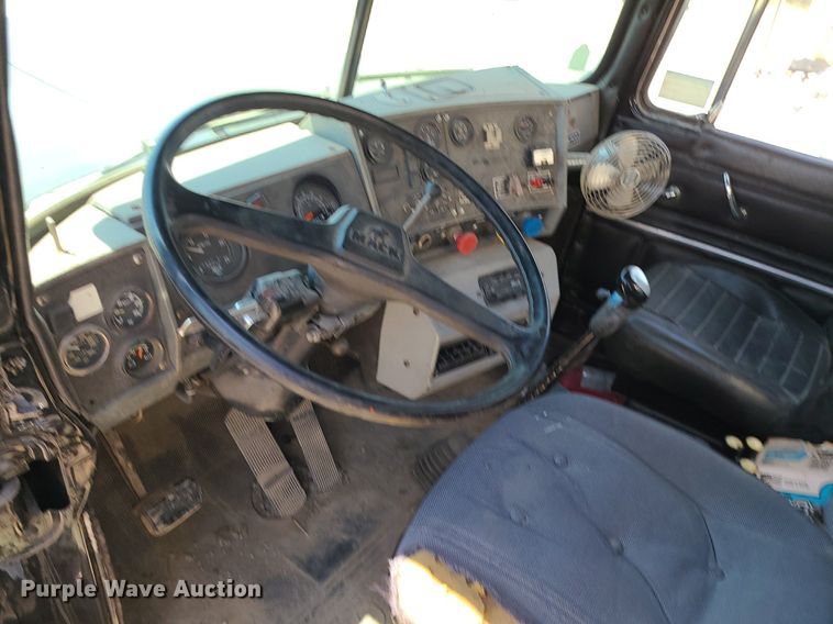 image for item MO9918 1988 Mack Superliner RW700  roll-off container truck