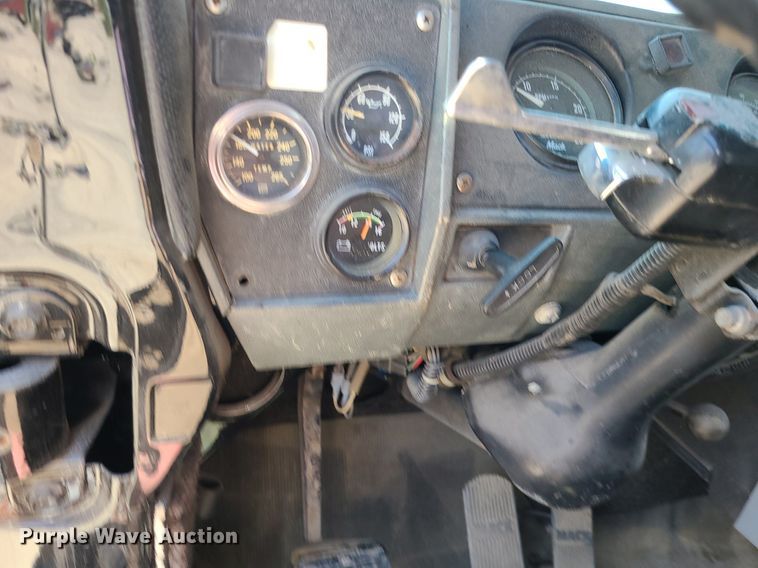 image for item MO9918 1988 Mack Superliner RW700  roll-off container truck