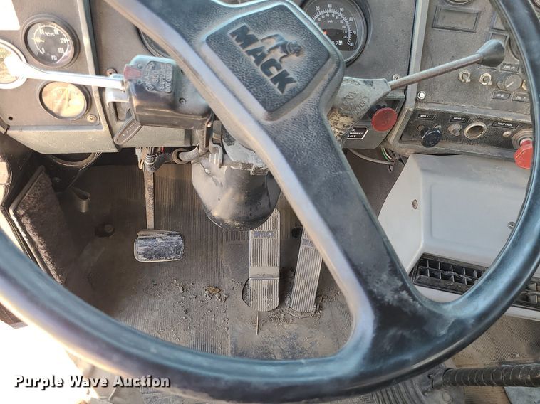 image for item MO9918 1988 Mack Superliner RW700  roll-off container truck