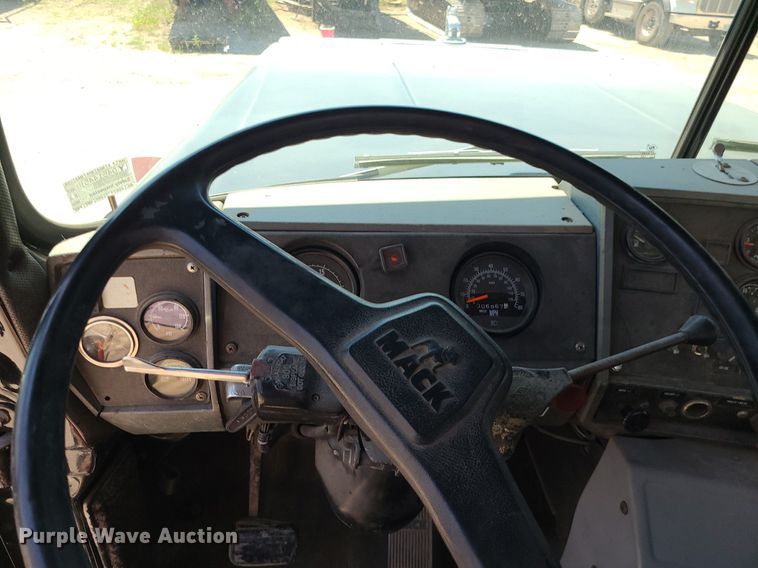 image for item MO9918 1988 Mack Superliner RW700  roll-off container truck