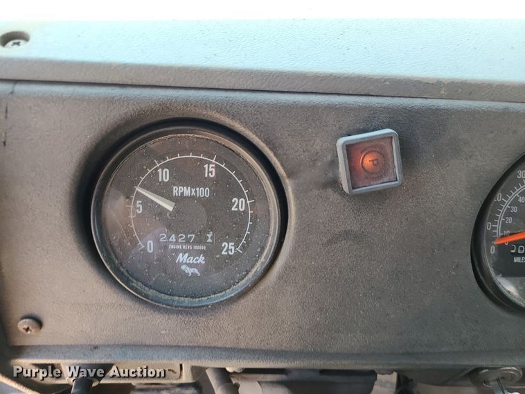 image for item MO9918 1988 Mack Superliner RW700  roll-off container truck