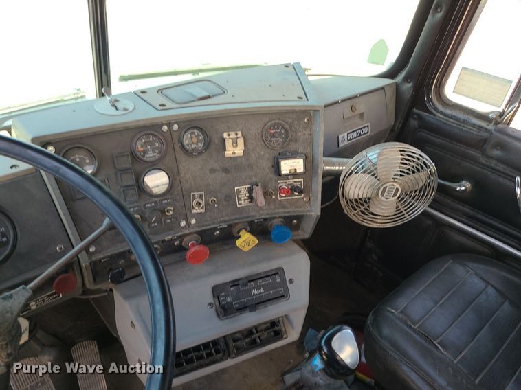 image for item MO9918 1988 Mack Superliner RW700  roll-off container truck