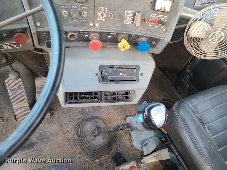 image for item MO9918 1988 Mack Superliner RW700  roll-off container truck