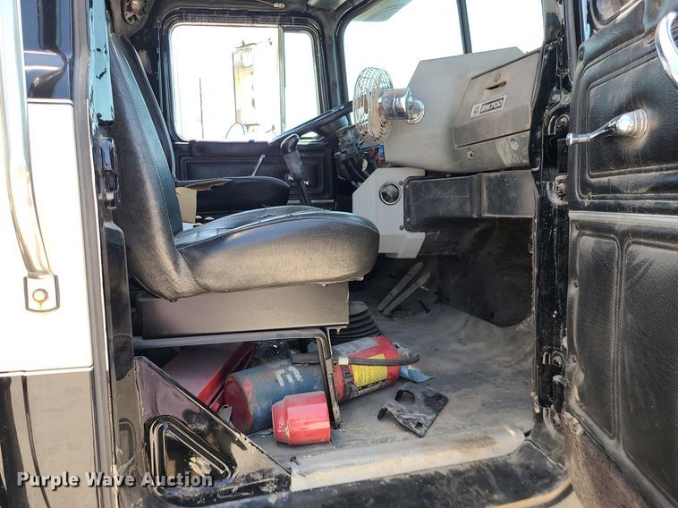 image for item MO9918 1988 Mack Superliner RW700  roll-off container truck