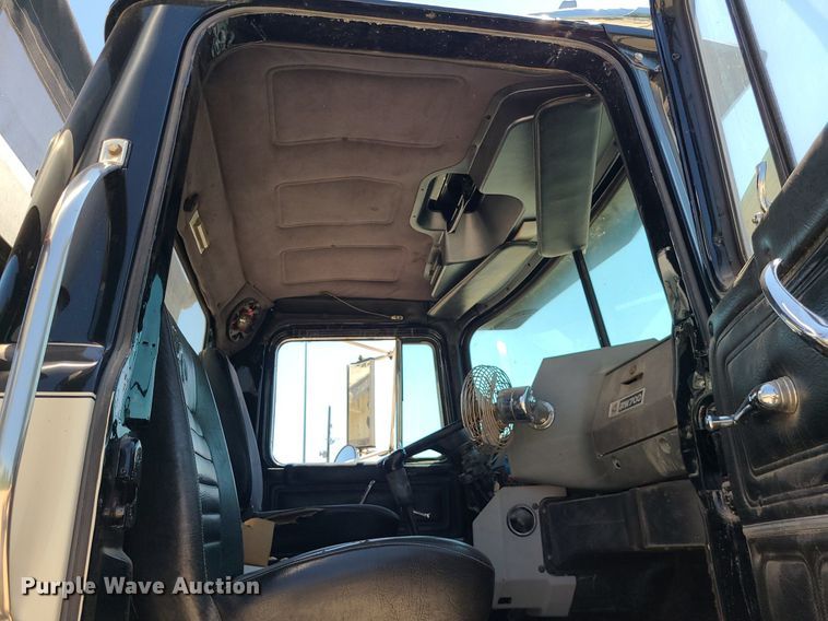 image for item MO9918 1988 Mack Superliner RW700  roll-off container truck