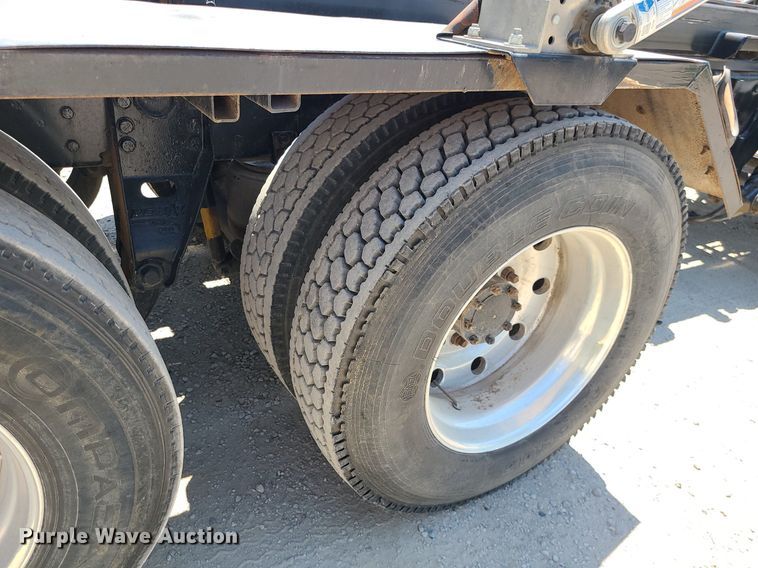 image for item MO9918 1988 Mack Superliner RW700  roll-off container truck