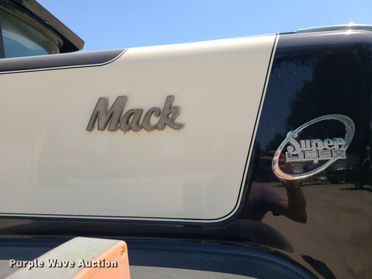 image for item MO9918 1988 Mack Superliner RW700  roll-off container truck