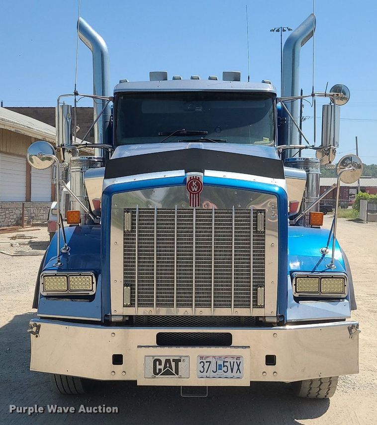image for item MO9919 2007 Kenworth T800  semi truck