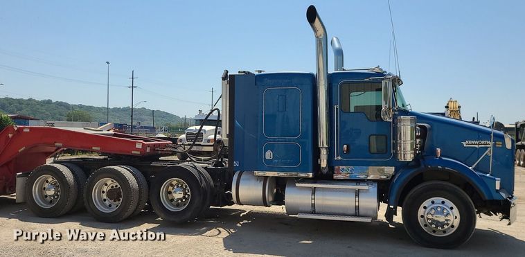 image for item MO9919 2007 Kenworth T800  semi truck