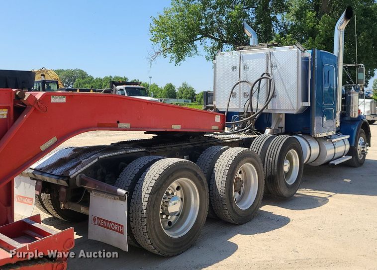 image for item MO9919 2007 Kenworth T800  semi truck