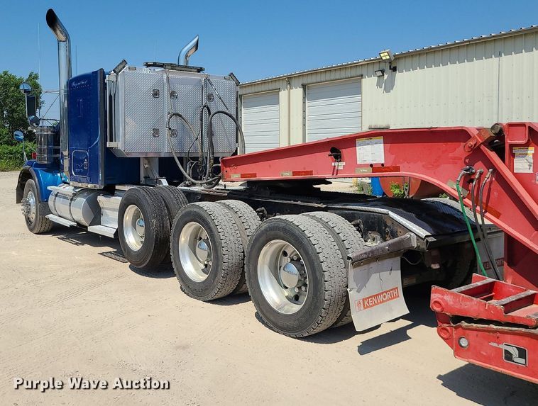 image for item MO9919 2007 Kenworth T800  semi truck