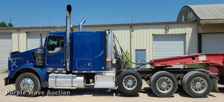 image for item MO9919 2007 Kenworth T800  semi truck