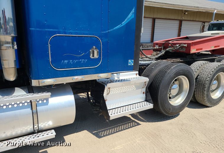 image for item MO9919 2007 Kenworth T800  semi truck