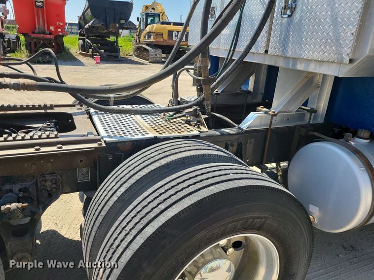 image for item MO9919 2007 Kenworth T800  semi truck