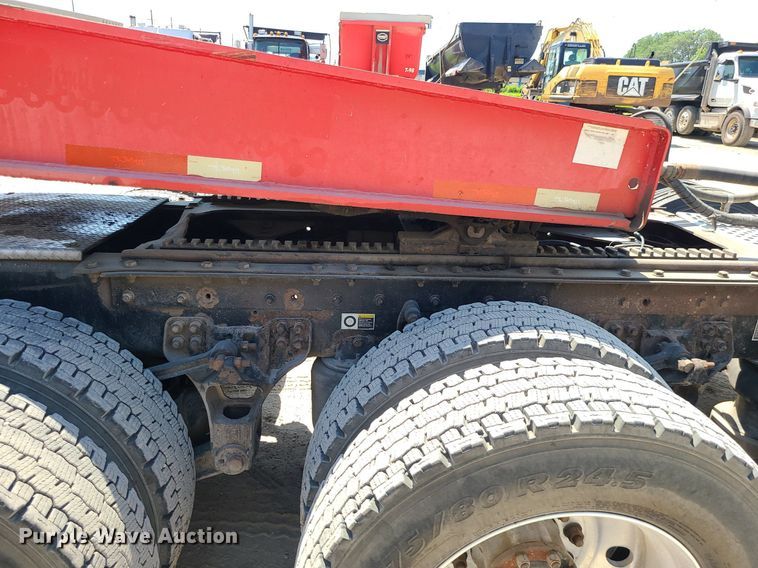 image for item MO9919 2007 Kenworth T800  semi truck