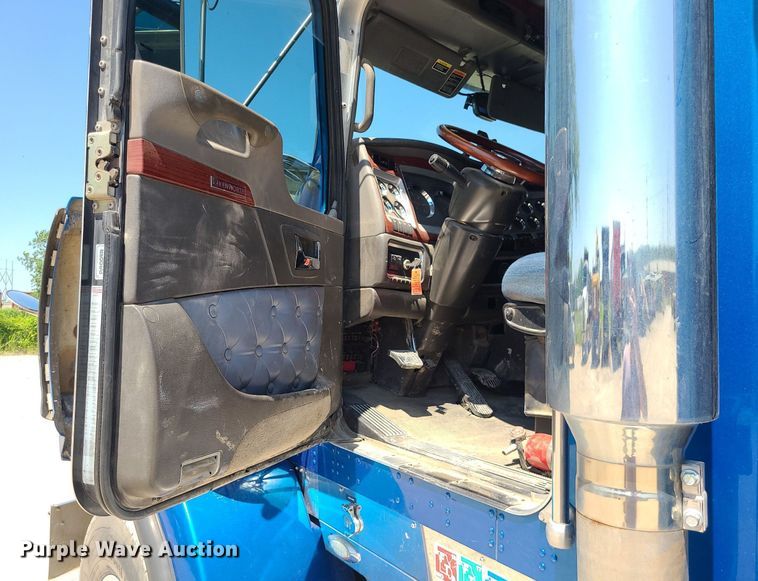 image for item MO9919 2007 Kenworth T800  semi truck