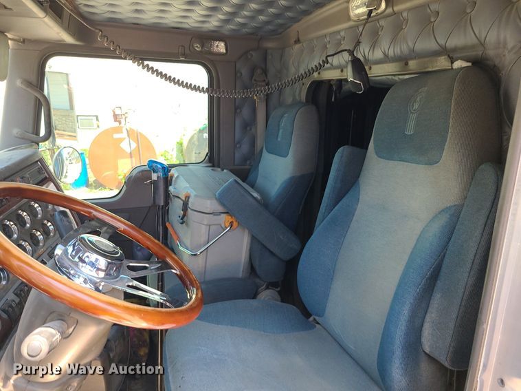 image for item MO9919 2007 Kenworth T800  semi truck