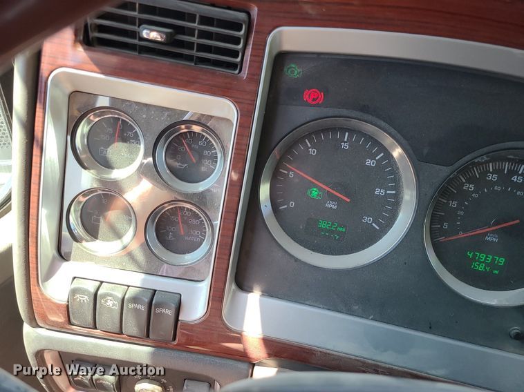 image for item MO9919 2007 Kenworth T800  semi truck