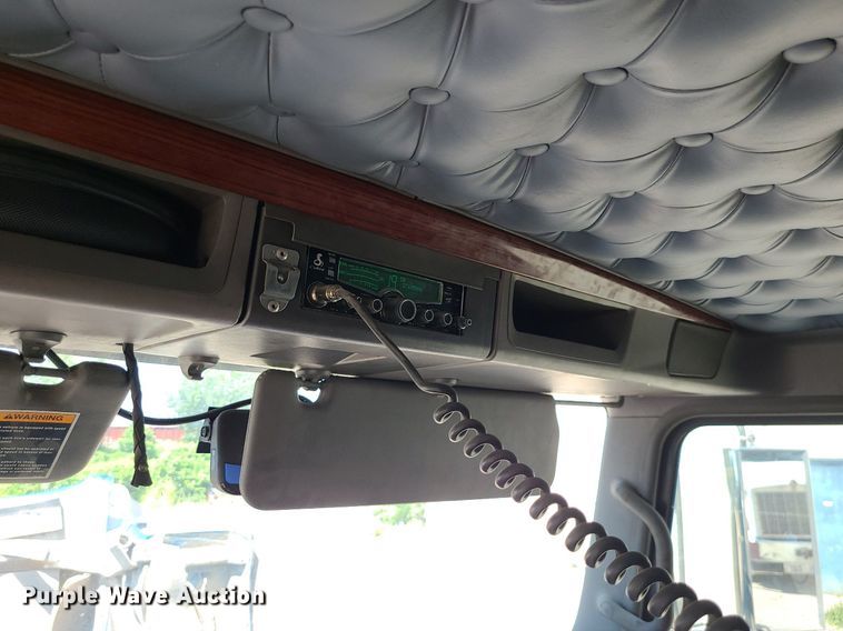 image for item MO9919 2007 Kenworth T800  semi truck