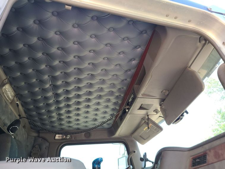 image for item MO9919 2007 Kenworth T800  semi truck