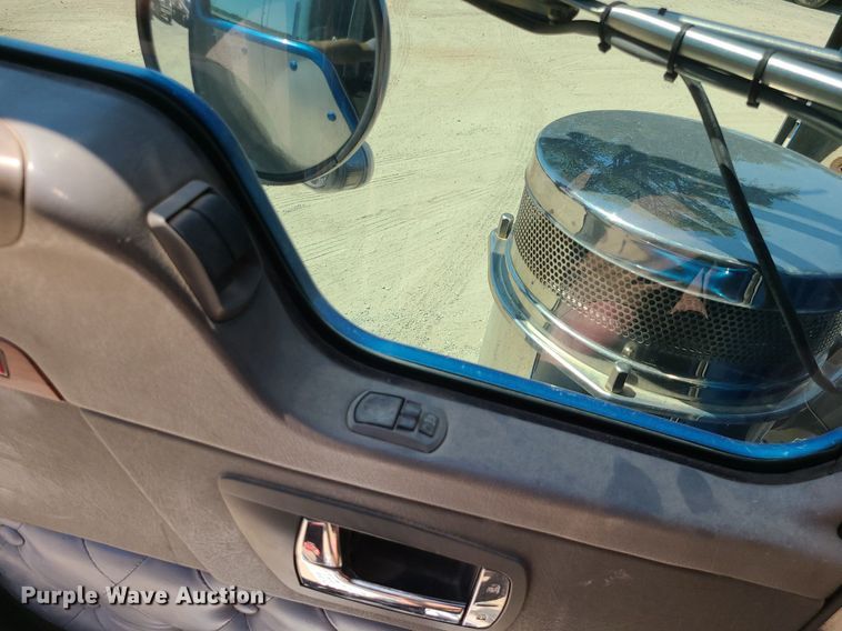 image for item MO9919 2007 Kenworth T800  semi truck