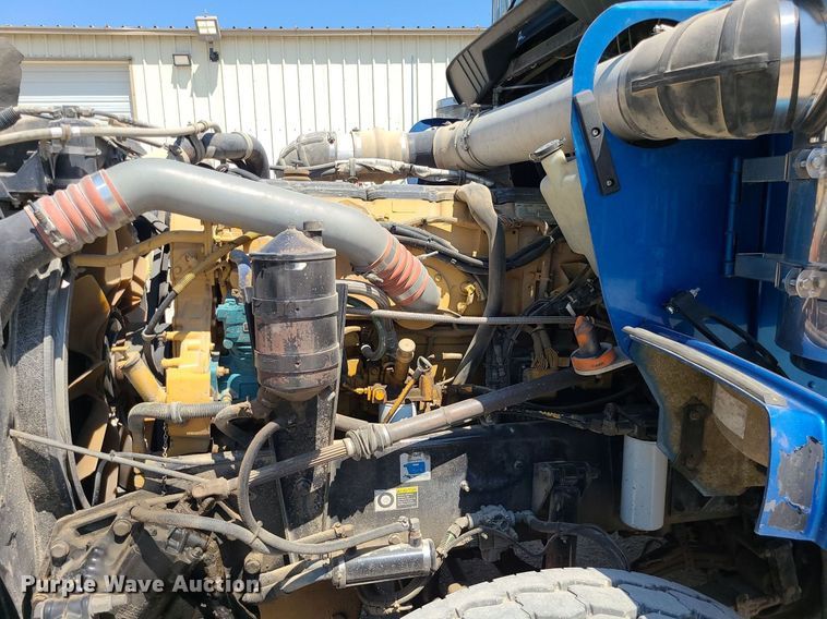 image for item MO9919 2007 Kenworth T800  semi truck