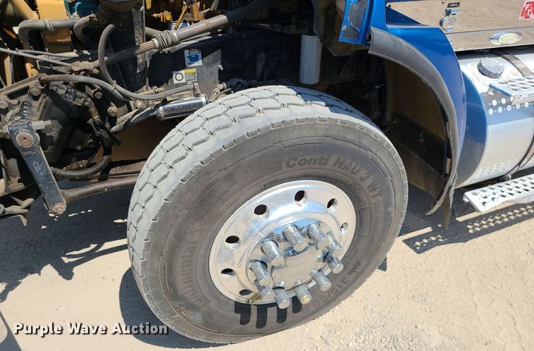 image for item MO9919 2007 Kenworth T800  semi truck