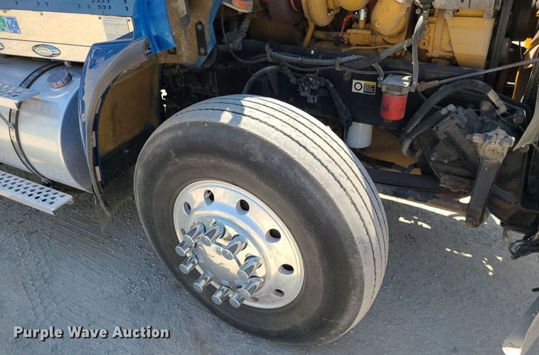 image for item MO9919 2007 Kenworth T800  semi truck