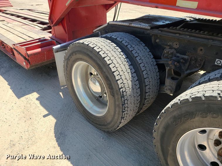 image for item MO9919 2007 Kenworth T800  semi truck