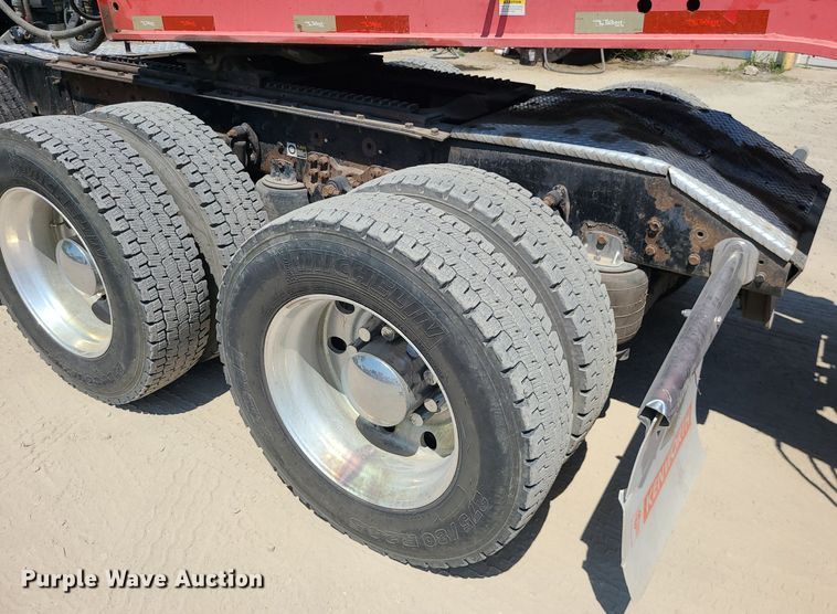 image for item MO9919 2007 Kenworth T800  semi truck