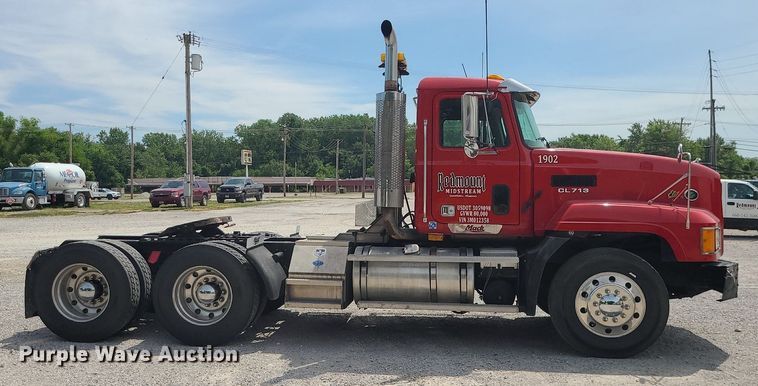 image for item MO9922 2003 Mack CL713  semi truck