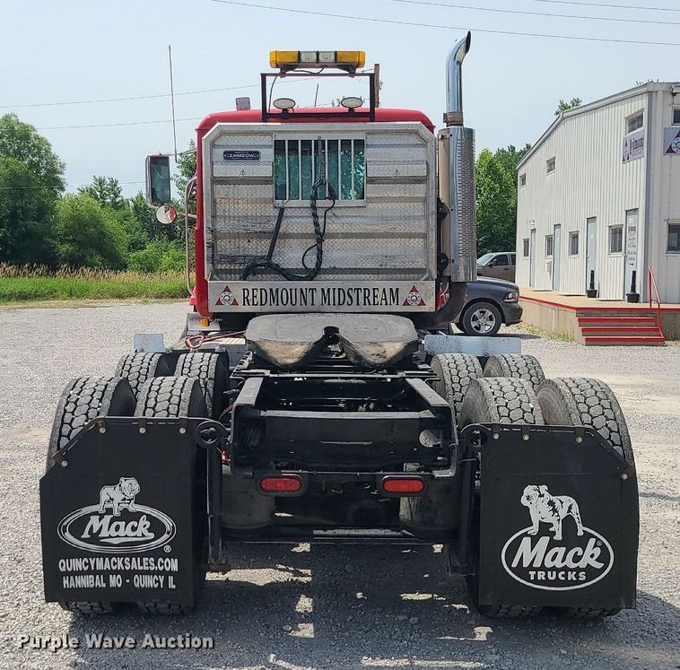 image for item MO9922 2003 Mack CL713  semi truck