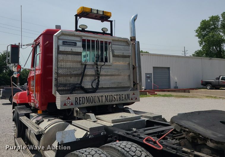 image for item MO9922 2003 Mack CL713  semi truck