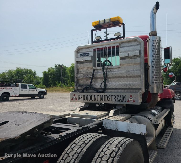 image for item MO9922 2003 Mack CL713  semi truck