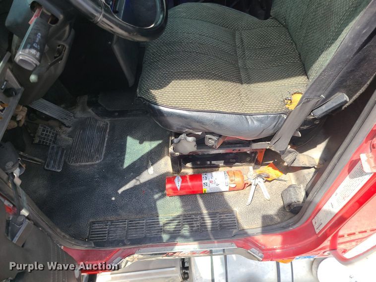 image for item MO9922 2003 Mack CL713  semi truck