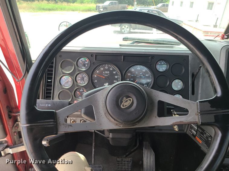 image for item MO9922 2003 Mack CL713  semi truck