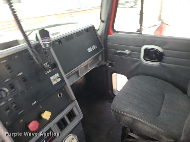 image for item MO9922 2003 Mack CL713  semi truck