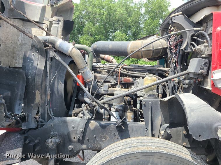 image for item MO9922 2003 Mack CL713  semi truck