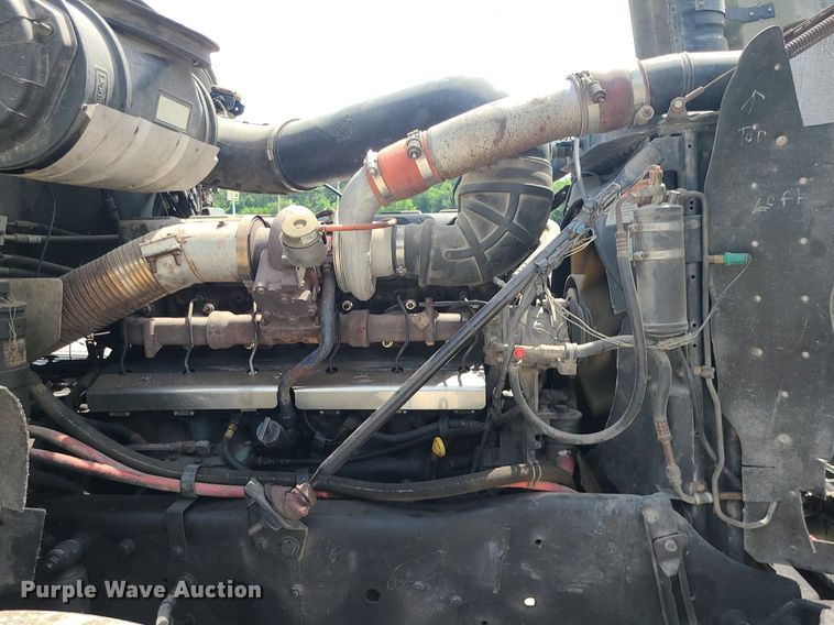 image for item MO9922 2003 Mack CL713  semi truck