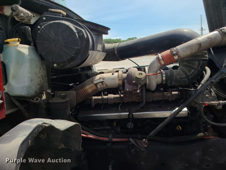 image for item MO9922 2003 Mack CL713  semi truck