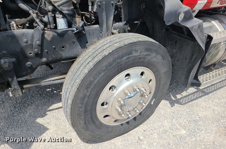 image for item MO9922 2003 Mack CL713  semi truck