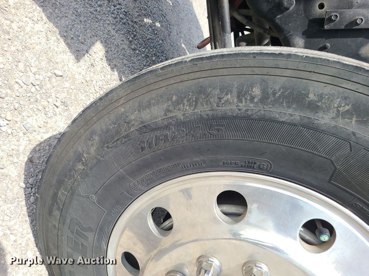 image for item MO9922 2003 Mack CL713  semi truck