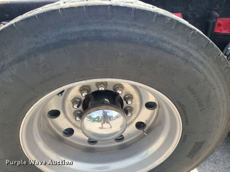 image for item MO9922 2003 Mack CL713  semi truck