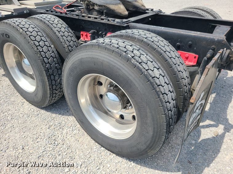 image for item MO9922 2003 Mack CL713  semi truck