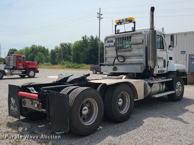 image for item MO9923 2003 Mack CL713  semi truck