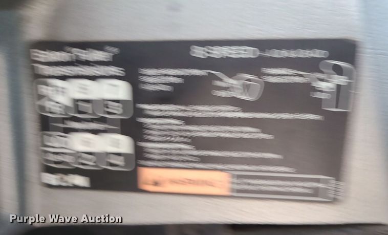 image for item MO9923 2003 Mack CL713  semi truck