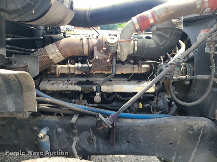 image for item MO9923 2003 Mack CL713  semi truck