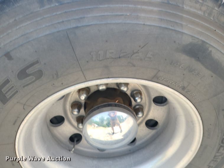 image for item MO9923 2003 Mack CL713  semi truck