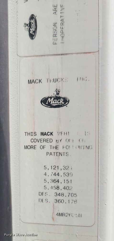 image for item MO9923 2003 Mack CL713  semi truck