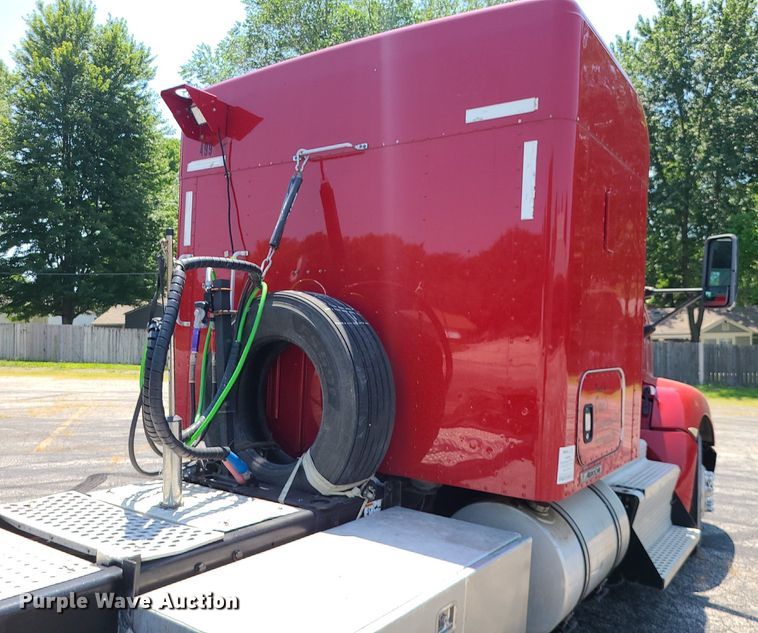 image for item MO9961 2013 Kenworth T660  semi truck